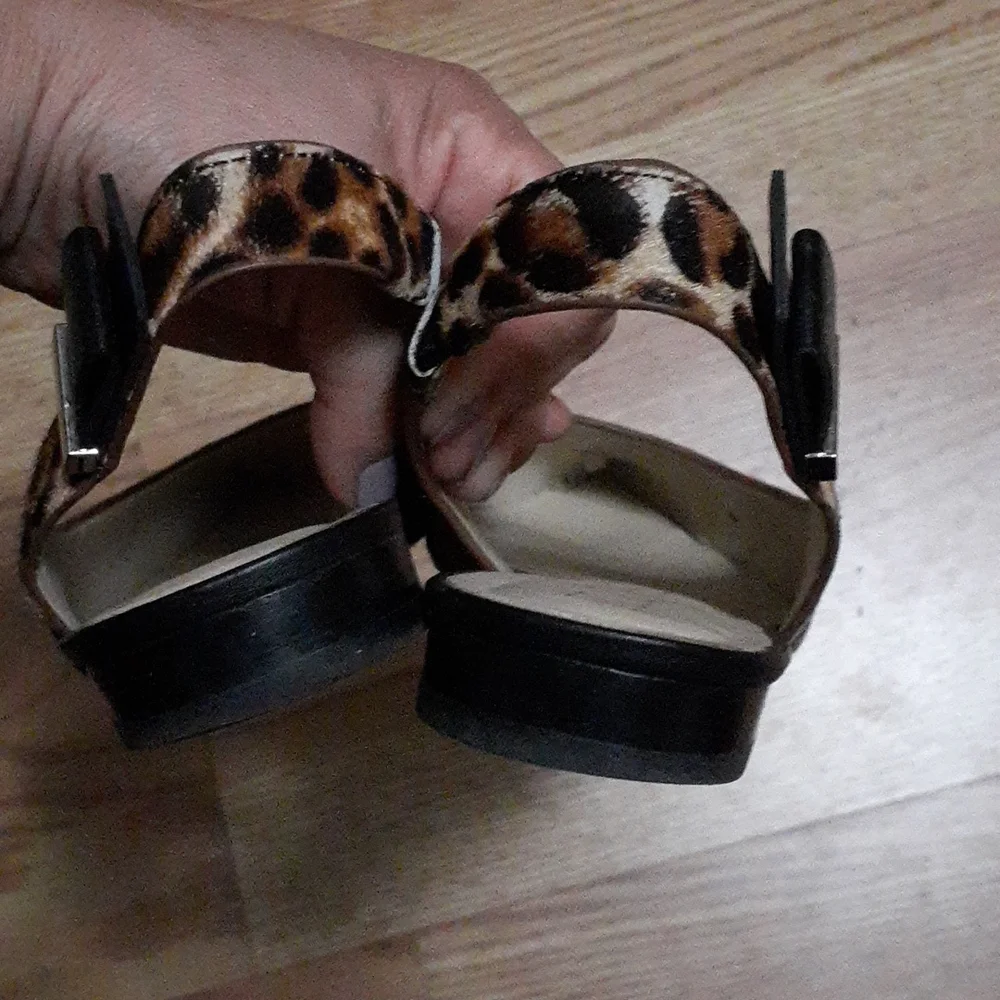 Shoes - Picture 3 of 4